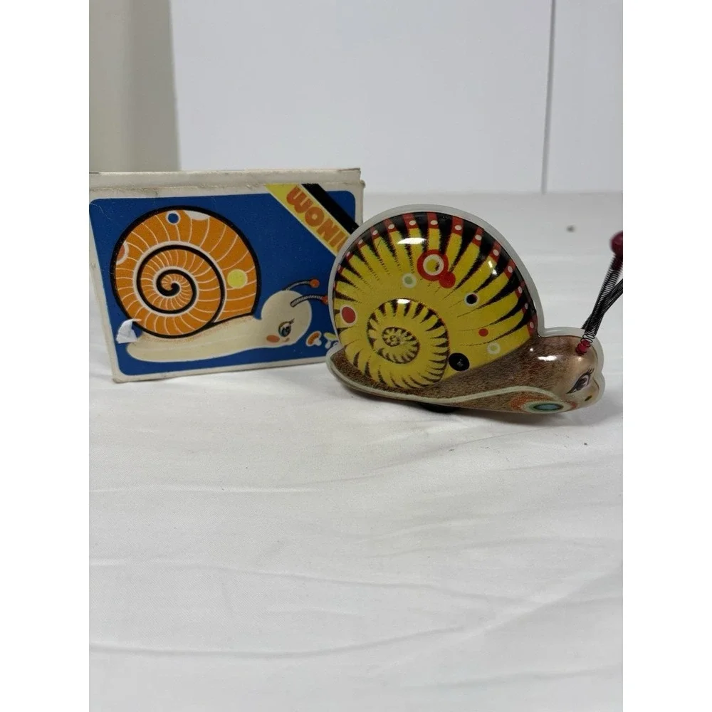 Vintage Tin Litho Wind Up Snail Toy w/ Box China No Key Retro Clockwork